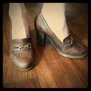 Buff high heels with brass accent